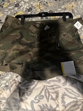 Time and Tru Women’s Camouflage Cargo Shorts - Olive/Green Camo